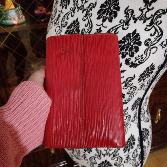 Authentic Louis Vuitton Epi Wallet - Picture 6 of 8